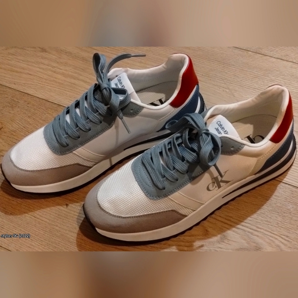 🔥NWT 🔥 Marc Fisher/ Calvin Klein Sneakers (M) Size 9